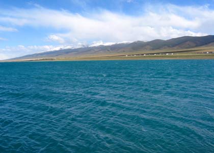 Qinghai z určitých úhlů připomíná moře
